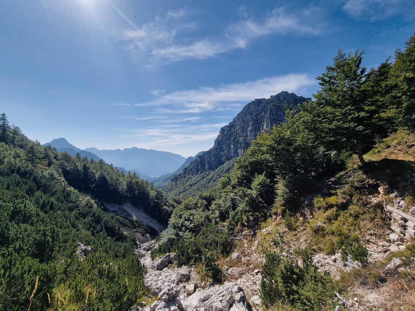 Escursione ad anello del Monte Vualt