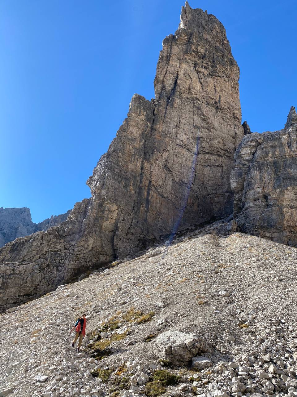 Campanile di Val Montanaia: conquista la cima, notte in Rifugio e masterclass arrampicata - Dolomist