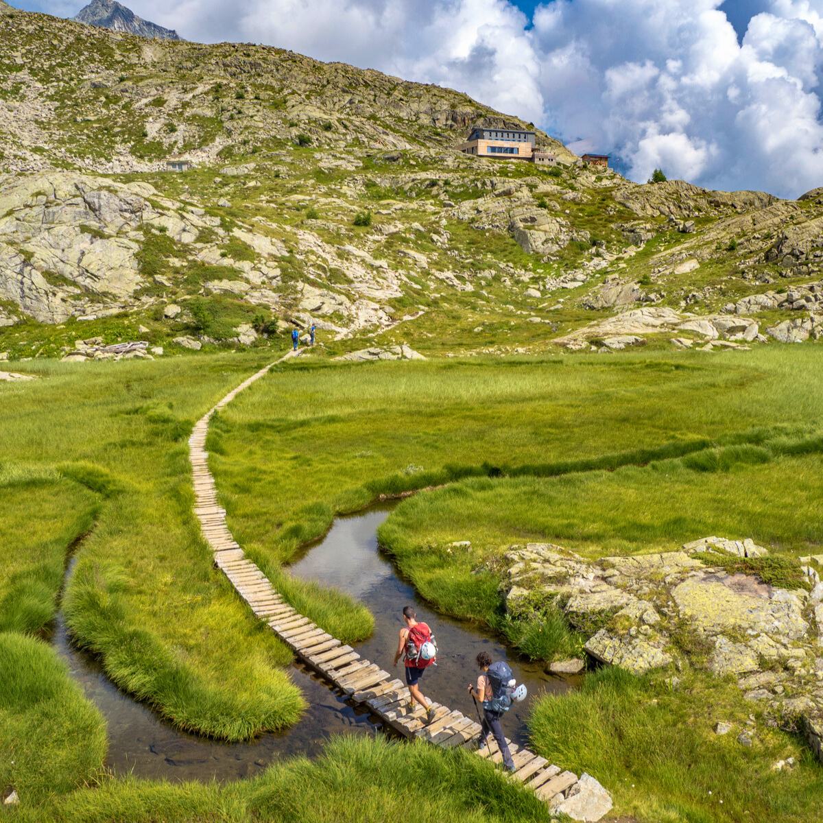 2 giorni di trekking nel Parco Naturale Adamello - Brenta: yoga e notte in Rifugio - Dolomist