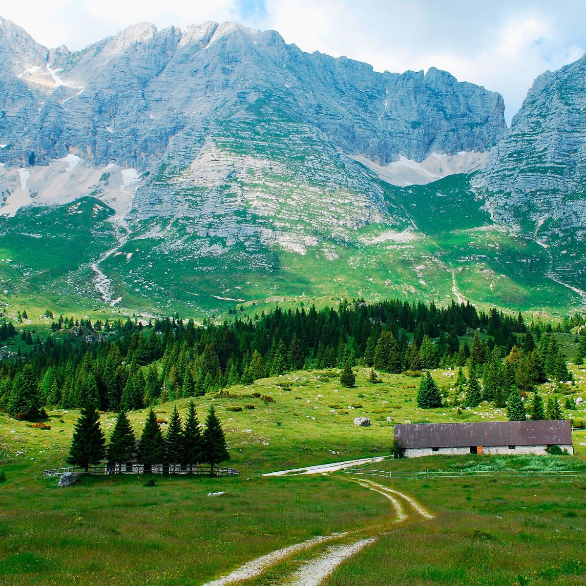 3 giorni di MADE Trek self-guided: Anello del Montasio e rifugio Gilberti - Dolomist