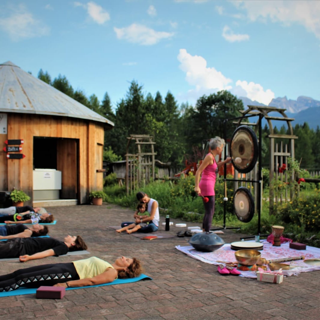 Dolomiti Holistic Experience: Yoga, Meditazione e Natura a Cortina π§π½ββοΈπ²π - Dolomist