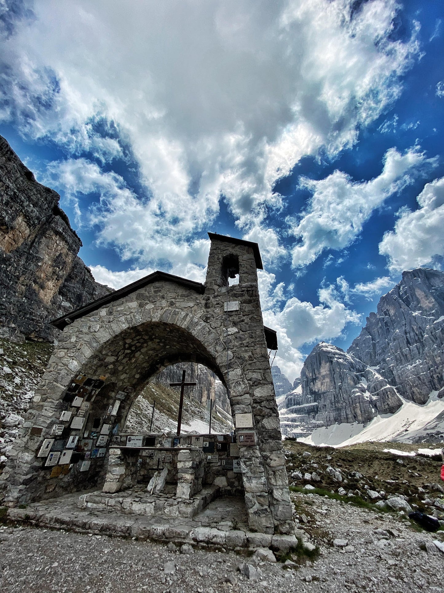 Nel cuore delle Dolomiti di Brenta: escursione, pranzo in Rifugio Brentei e cascate Vallesinella π₯Ύπ²π - Dolomist