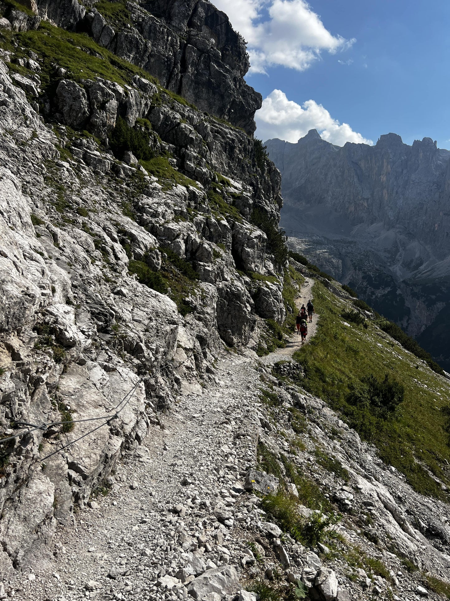 Nel cuore delle Dolomiti di Brenta: escursione, pranzo in Rifugio Brentei e cascate Vallesinella π₯Ύπ²π - Dolomist