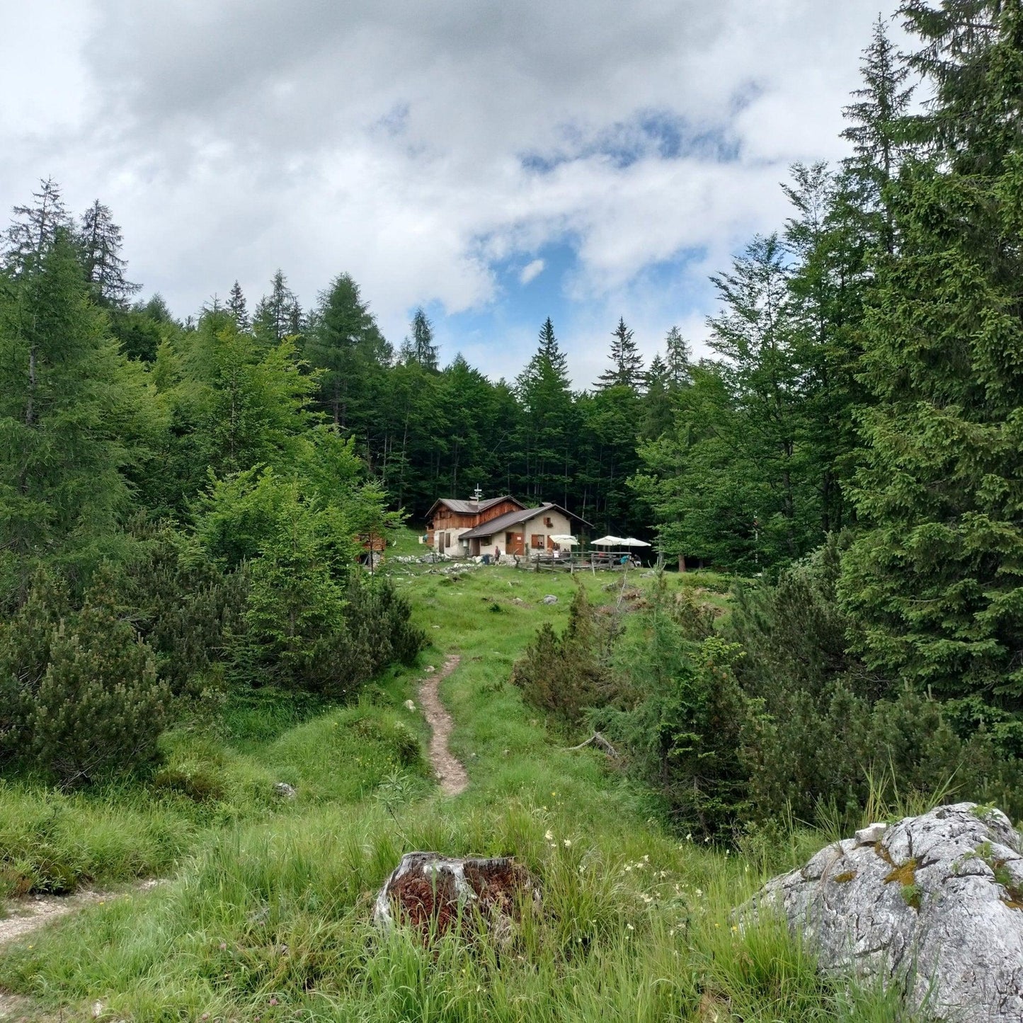 Notte in Rifugio Sora'l Sass e yoga all'alba nelle Dolomiti ππ‘π§π½ββοΈ - Dolomist