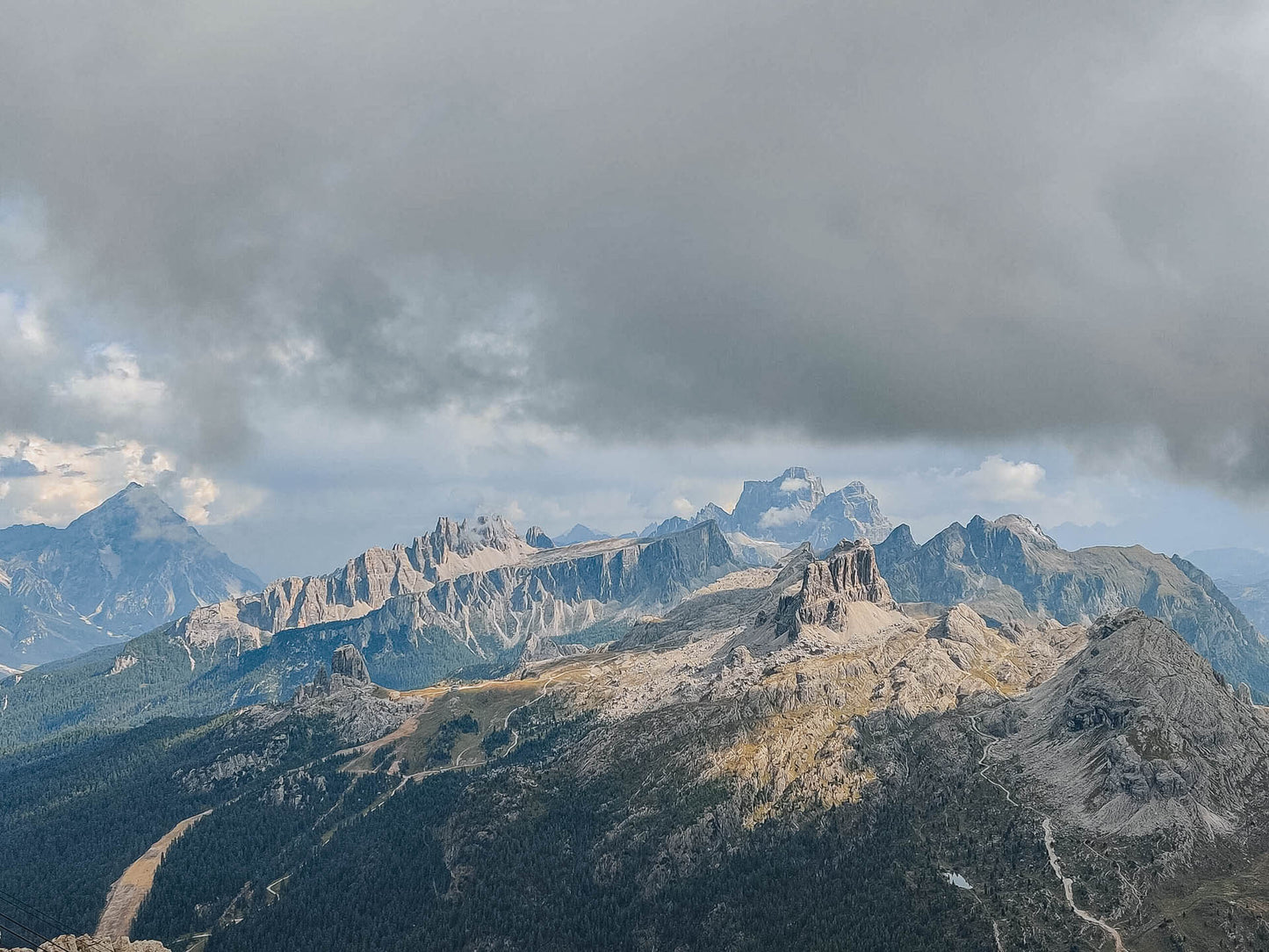 Escursione e sentiero Kaiserjager al Rifugio Lagazuoi