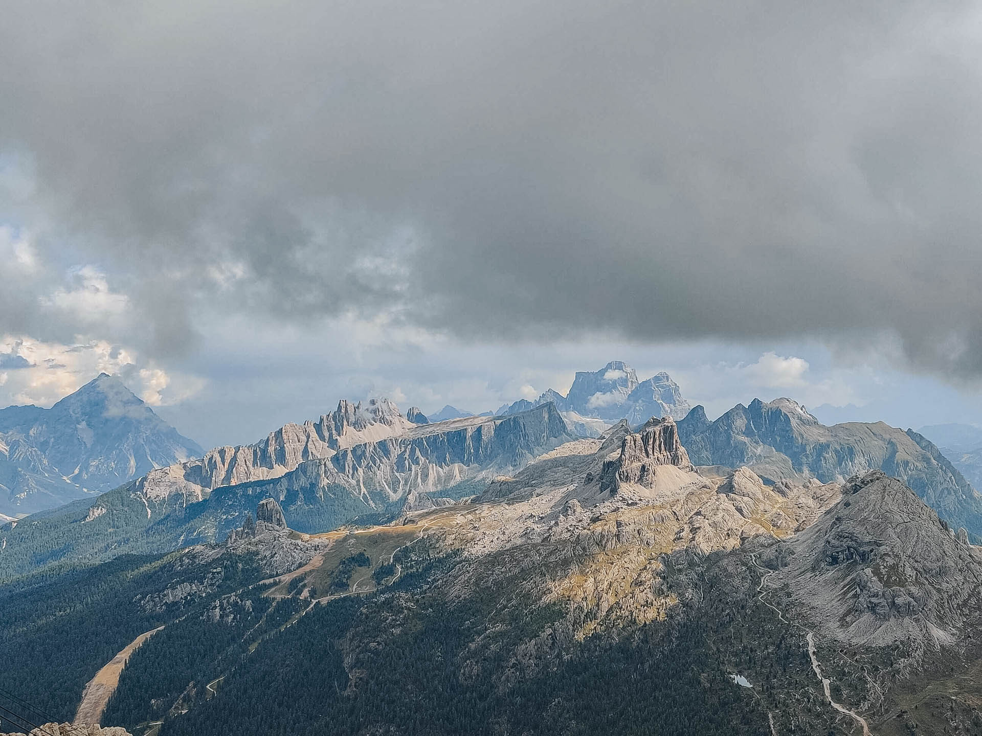 Escursione e sentiero Kaiserjager al Rifugio Lagazuoi