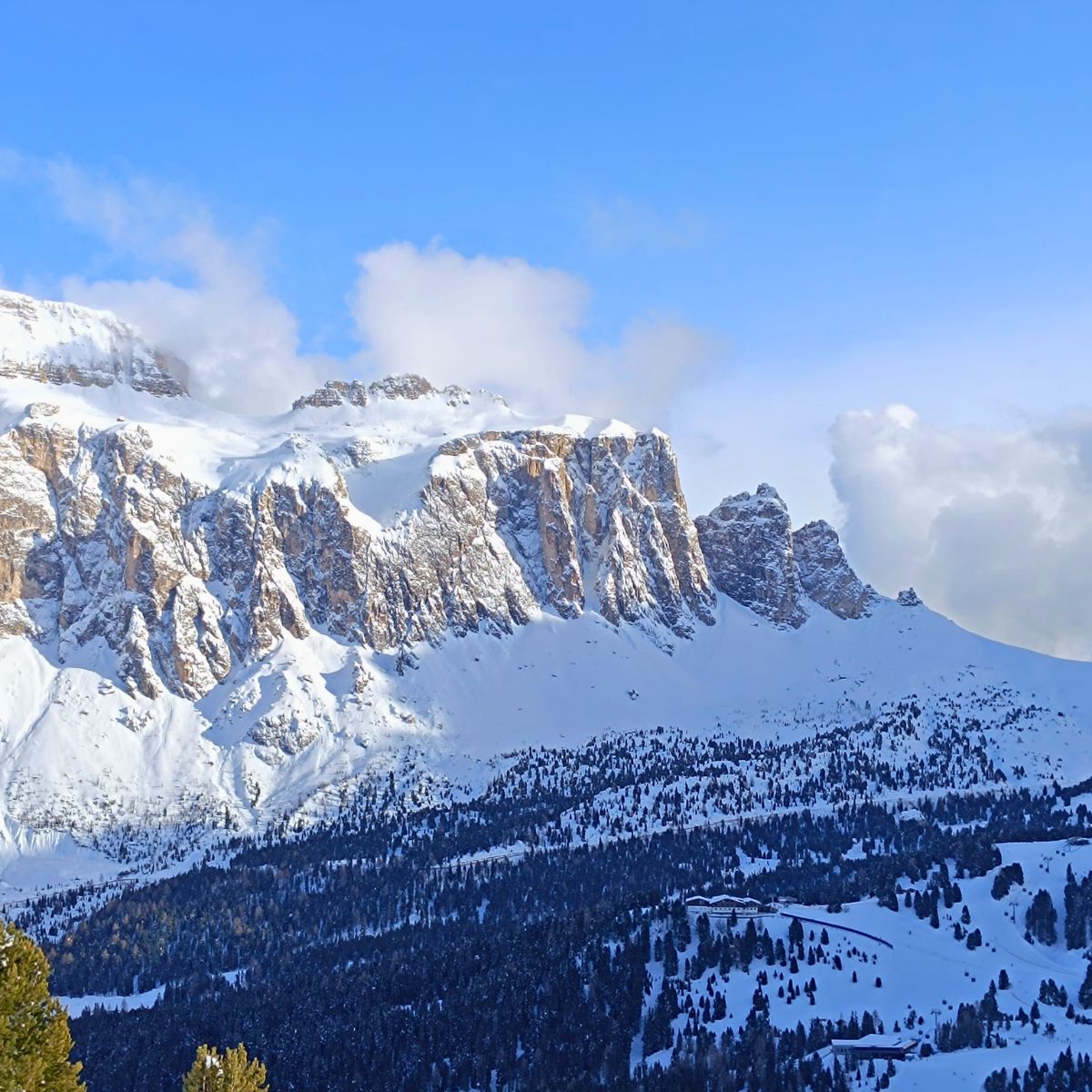 3 days: Sellaronda getaway Ski Safari