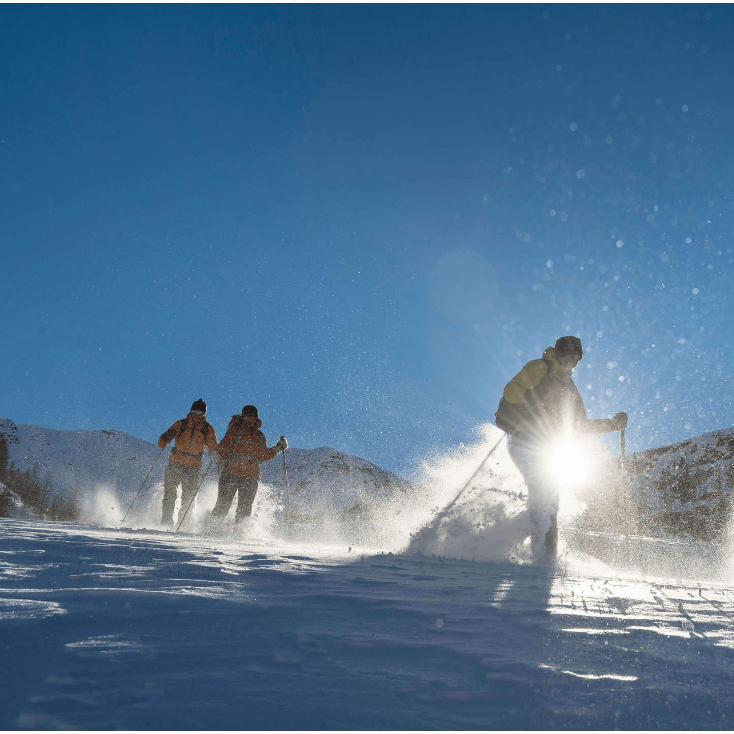 Schneeschuhwandern zu den Montasio-Hütten und magischen Wasserfällen