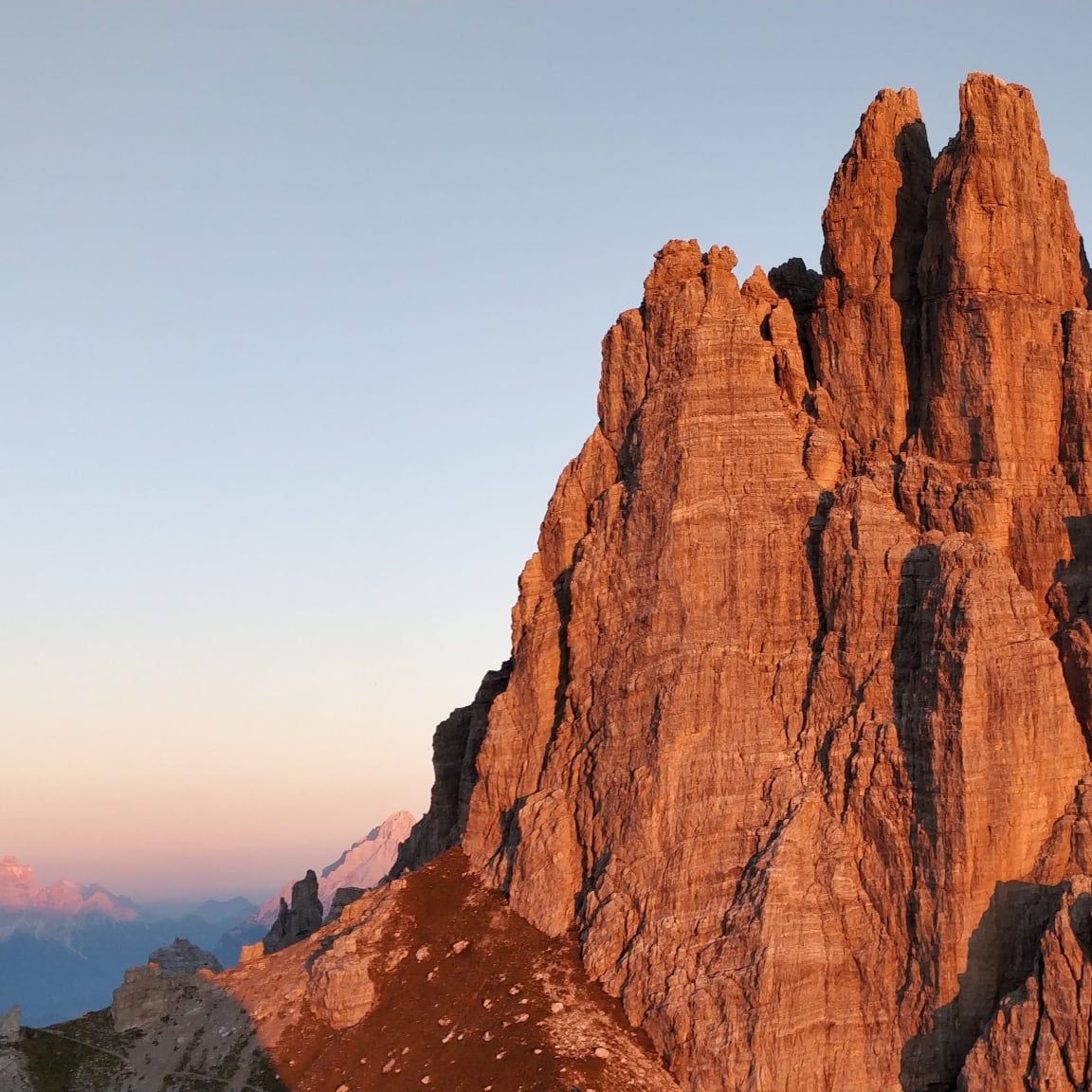 Rifugio Giaf: escursione, falò, notte stellata e yoga all’alba 🥾🔥✨🧘🏽‍♀️