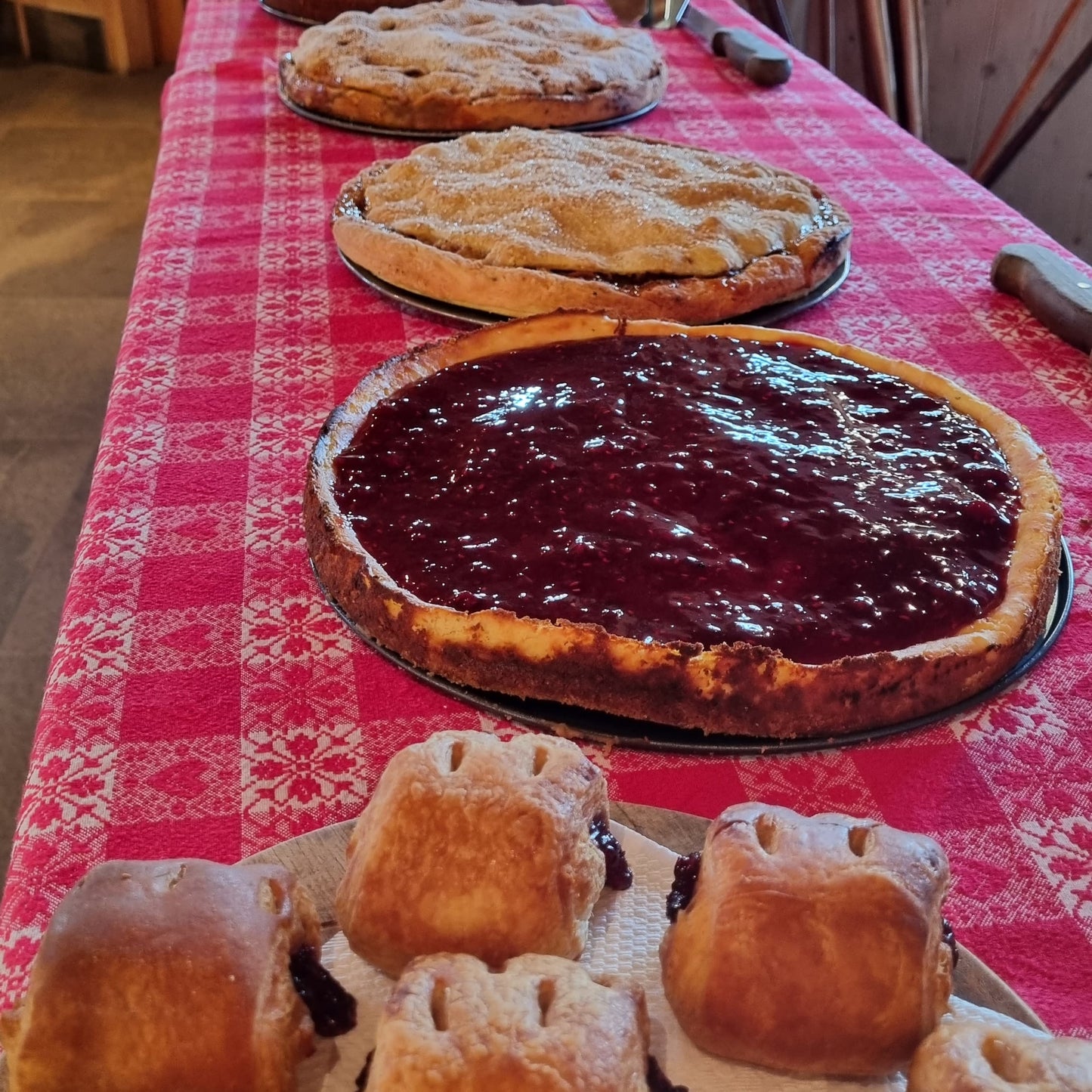 Excursion and breakfast at dawn: Civetta and Pelmo from the Fertazza refuge ⛰️🤩🍰