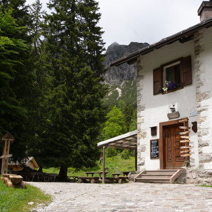 Rifugio Giaf: hike, bonfire, starry night and yoga at dawn 🥾🔥✨🧘🏽‍♀️