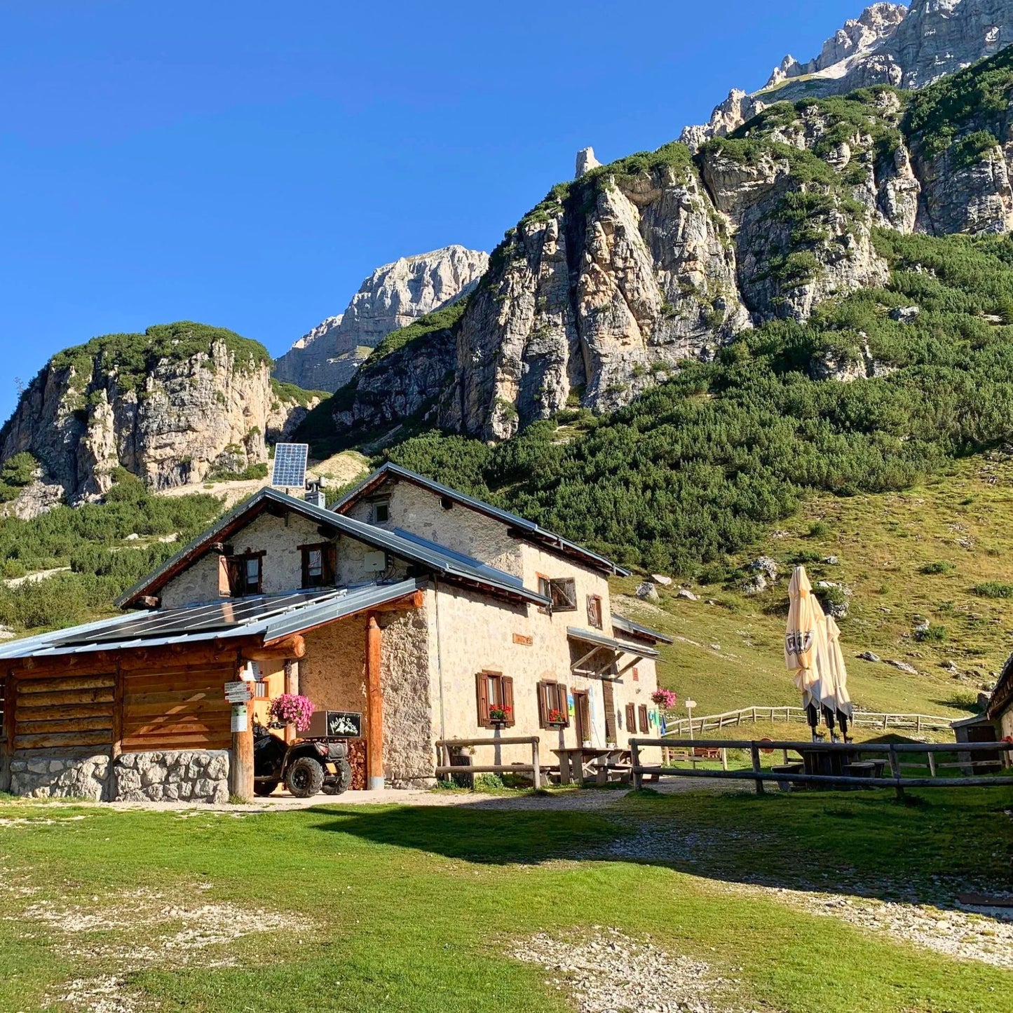 Trekking guidato di 4 giorni nelle Dolomiti di Brenta