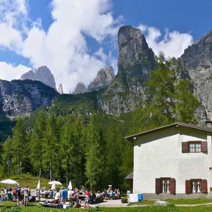 Trekking guidato di 4 giorni nelle Dolomiti di Brenta