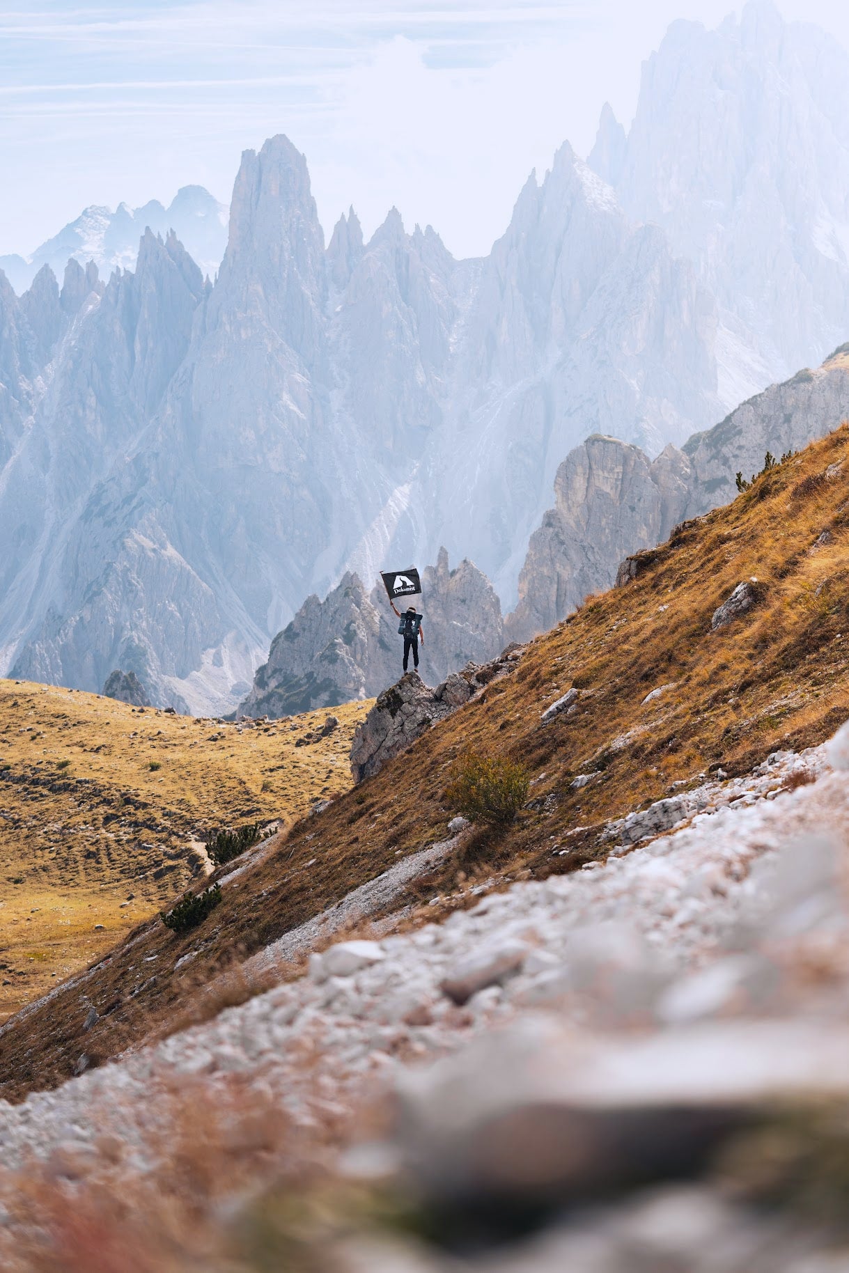 Visual manifesto Dolomist che racconta il nuovo modello di outdoor autentico e sostenibile nelle Alpi