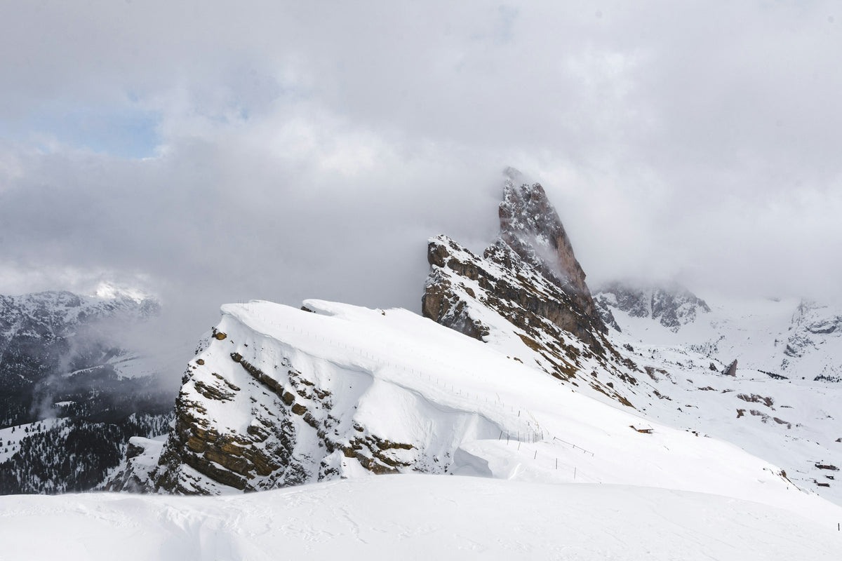 La cresta del Seceda coperta di neve in Val Gardena, ultima giornata dello ski safari