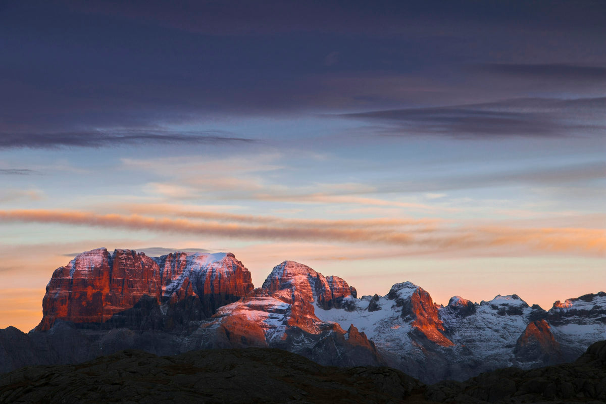 Dolomiti di Brenta innevate al tramonto sopra Madonna di Campiglio