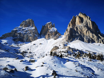 Il Sassolungo innevato lungo il circuito del Sellaronda, tra Val di Fassa e Alta Badia
