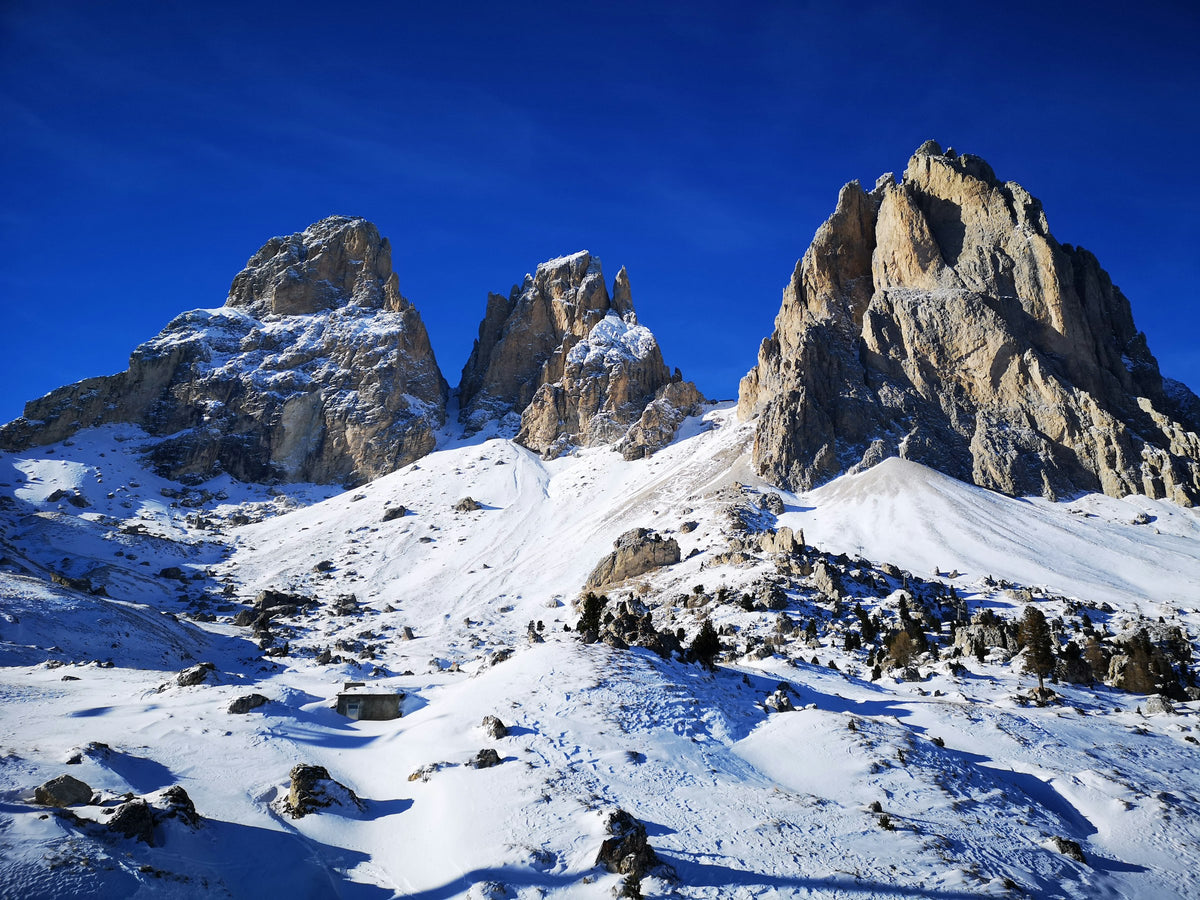 Il Sassolungo visto dal Passo Sella in inverno, sul tracciato del Sellaronda