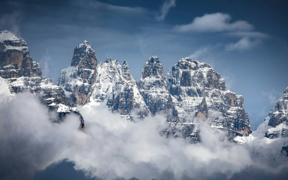 Cime innevate delle Dolomiti di Brenta viste da Madonna di Campiglio in inverno