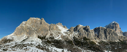 Lagazuoi e Tofana di Rozes dal Passo Falzarego in inverno, partenza della pista Armentarola - Dolomist