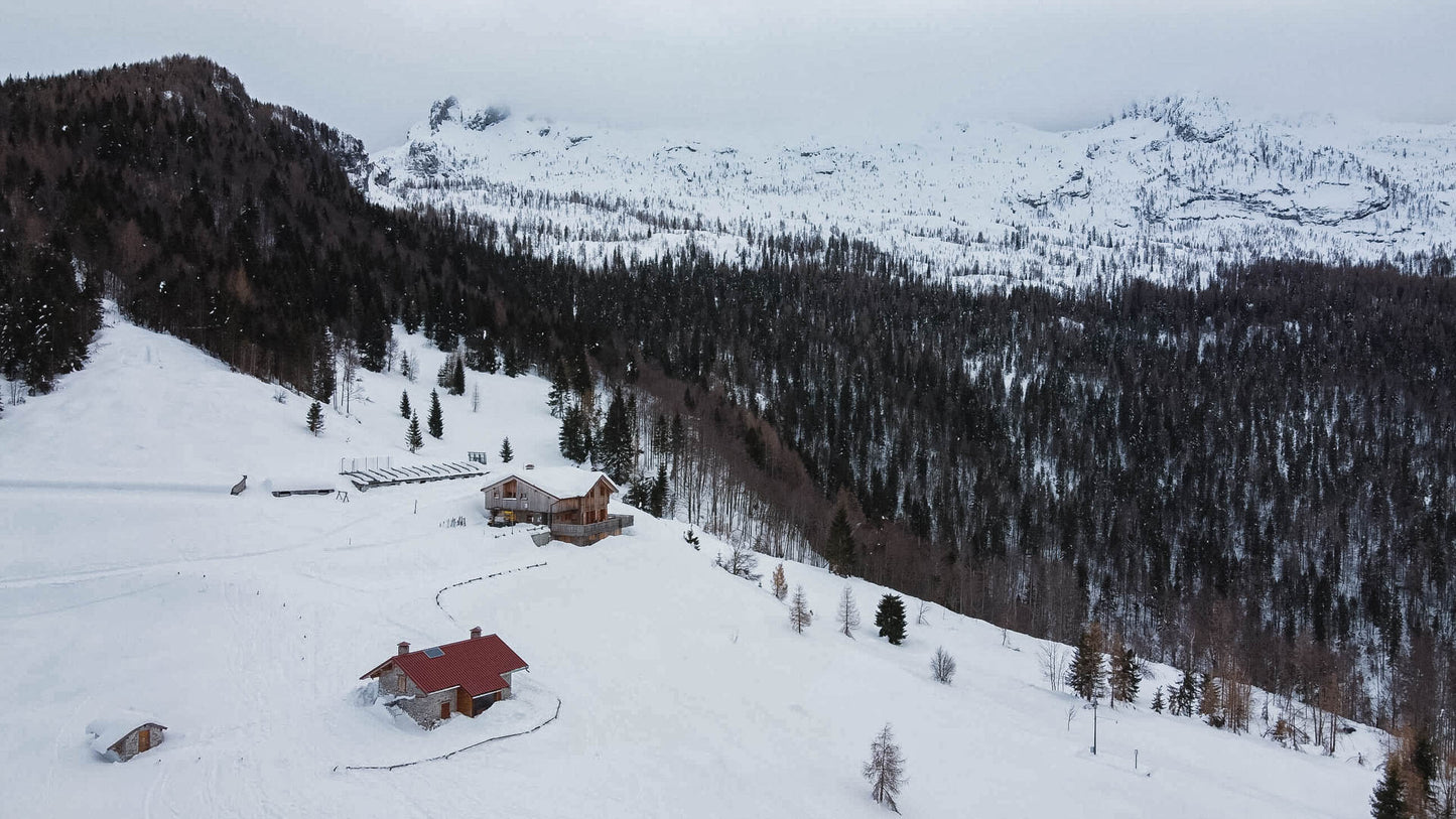 Ski mountaineering or snowshoeing to the Pradut Refuge 🚶🏼‍♀️⛷